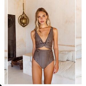 NWOT Baiia Valencia Reversible Bikini Bottoms size 2 US